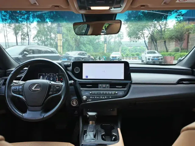 Lexus ES — Фото автомобиля 10