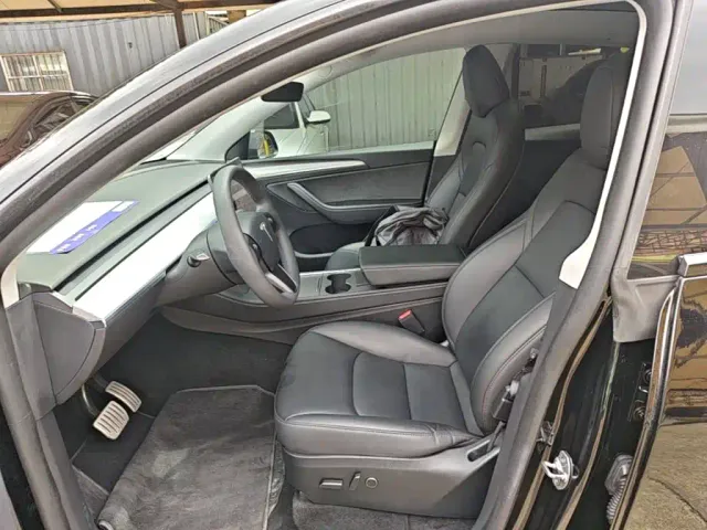 Tesla Model Y — Фото автомобиля 14