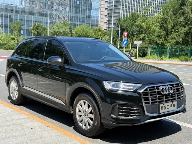Audi Q7 — Фото автомобиля 3