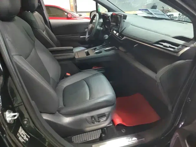 Toyota Sienna — Фото автомобиля 2