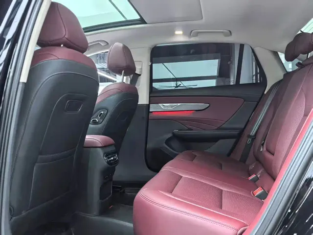 Hongqi H5 — Фото автомобиля 9