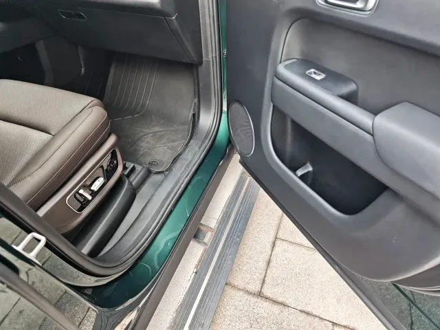Li Auto L8 — Фото автомобиля 19