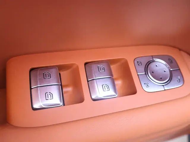 Li Auto L8 — Фото автомобиля 17