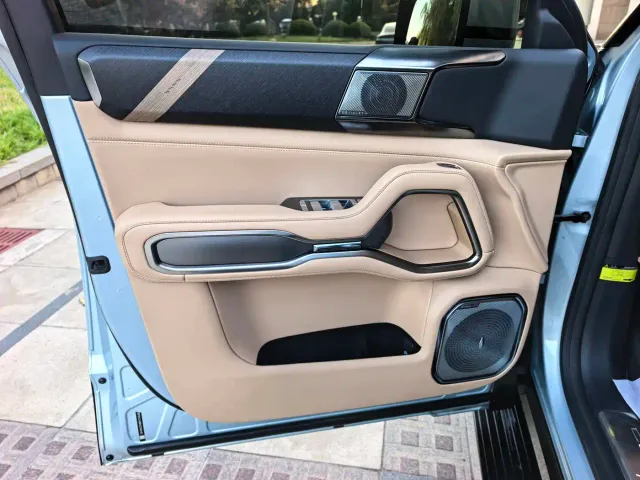 BYD FangChengBao Leopard 8 — Фото автомобиля 19