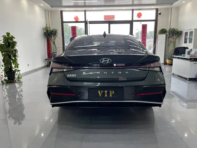 Hyundai Elantra — Фото автомобиля 5