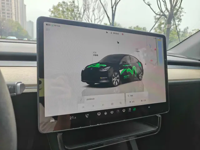 Tesla Model Y — Фото автомобиля 12