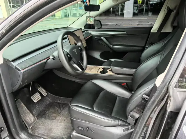 Tesla Model Y — Фото автомобиля 3