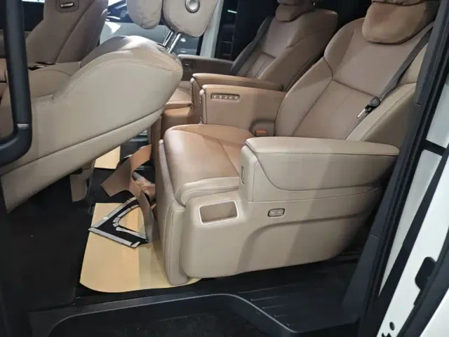 Li Auto MEGA — Фото автомобиля 16