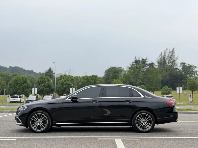 Mercedes-Benz E-Class — Фото автомобиля 4