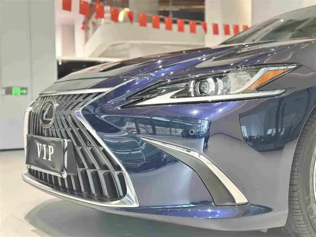 Lexus ES — Фото автомобиля 28