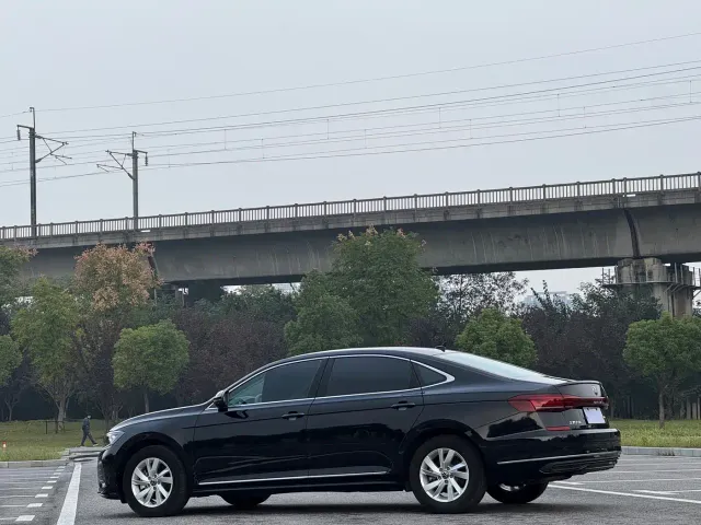 Volkswagen Passat — Фото автомобиля 18