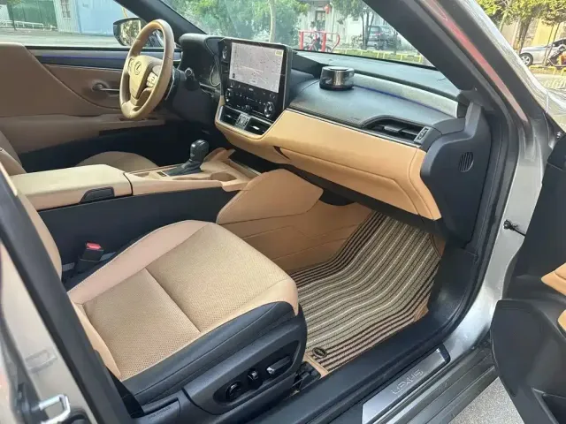 Lexus Lexus ES 2025 300h Ultimate Edition — Фото автомобиля 7