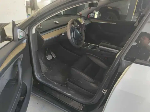 Tesla Model Y — Фото автомобиля 4