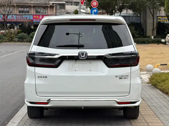 Honda Elysion — Фото автомобиля 4