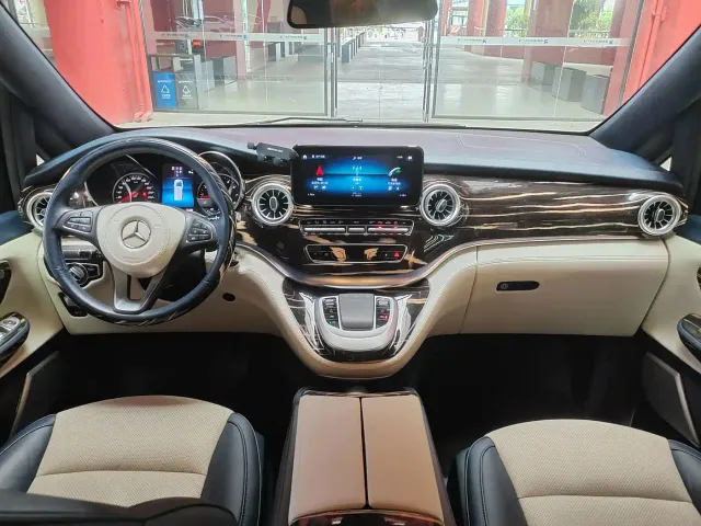 Mercedes-Benz V-Class — Фото автомобиля 21