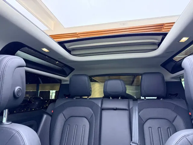 Land Rover Defender — Фото автомобиля 15