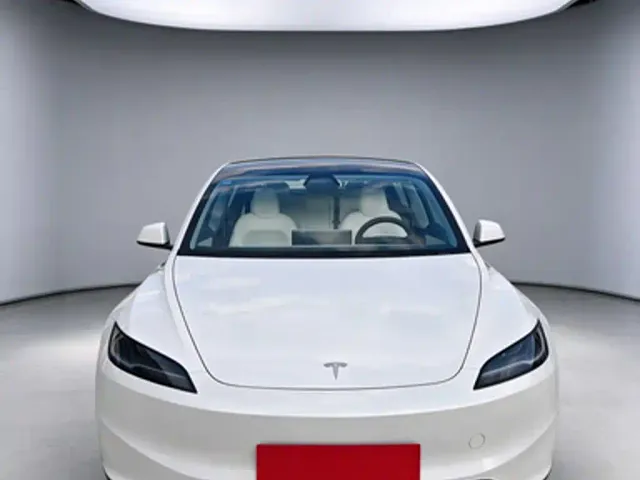Tesla Model 3 — Фото автомобиля 2