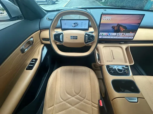 Geely Galaxy Starship 7 EM-i — Фото автомобиля 13