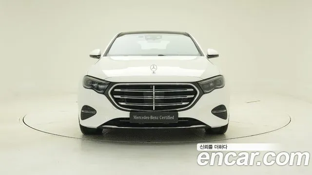 Mercedes-Benz E-Class — Фото автомобиля 3