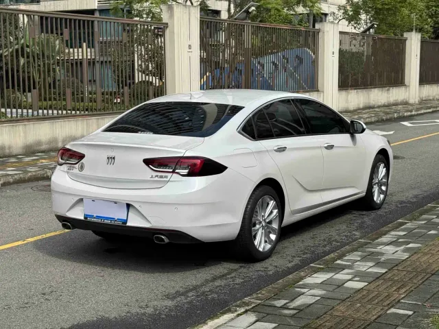 Buick Regal — Фото автомобиля 8