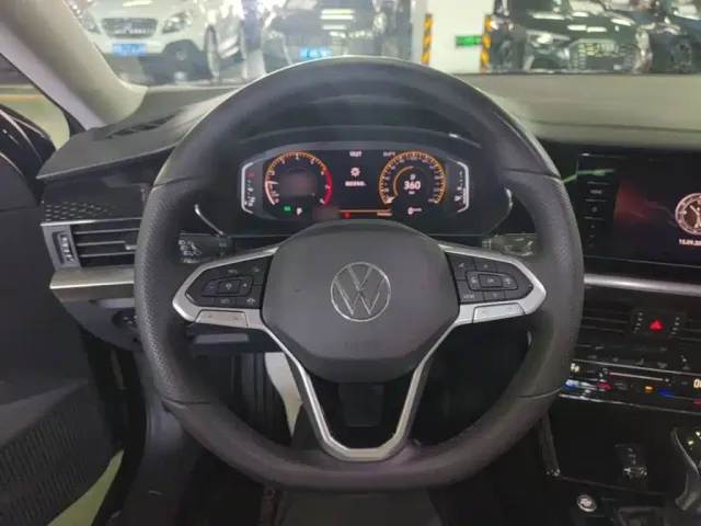 Volkswagen Passat — Фото автомобиля 10