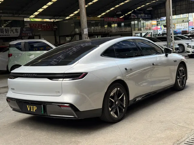 Geely Galaxy E8 — Фото автомобиля 10