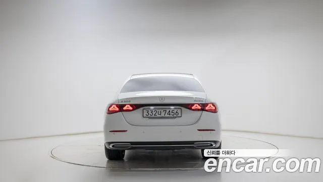 Mercedes-Benz E-Class — Фото автомобиля 4