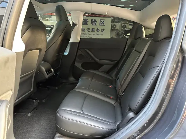Tesla Model Y — Фото автомобиля 11