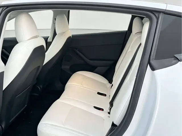 Tesla Model Y — Фото автомобиля 6