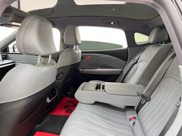 Geely Galaxy E8 — Фото автомобиля 18