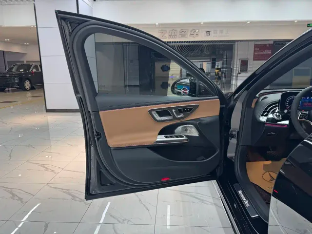 Mercedes-Benz E-Class — Фото автомобиля 10