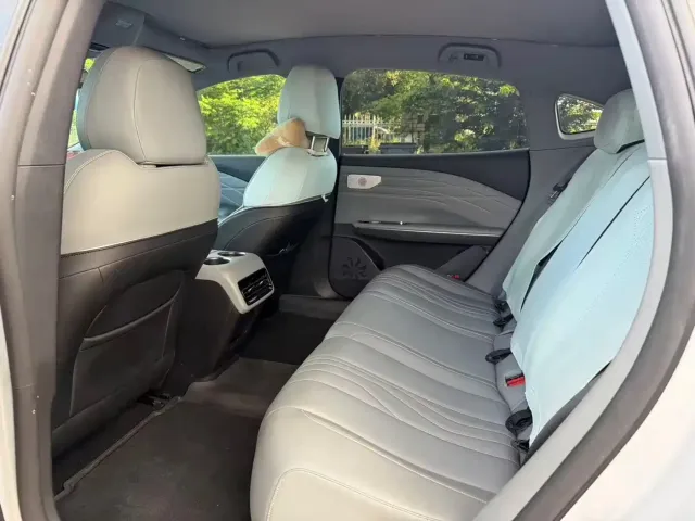 Geely Galaxy E8 — Фото автомобиля 6
