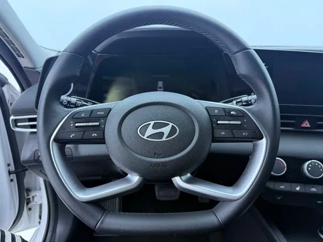 Hyundai Elantra — Фото автомобиля 12