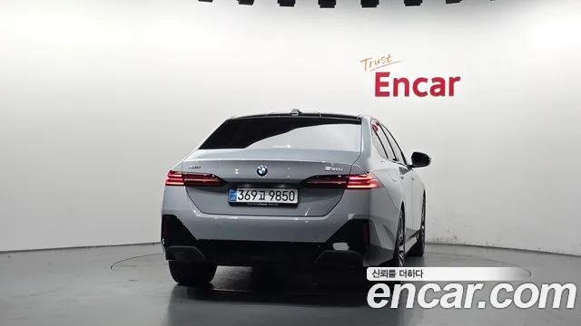BMW 5 Series — Фото автомобиля 4