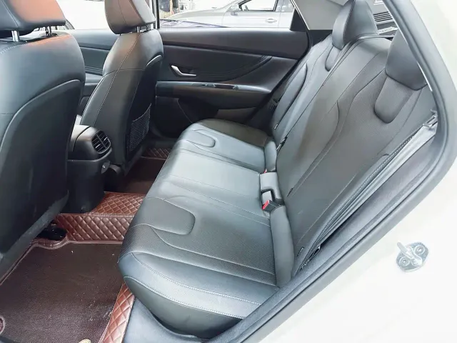 Hyundai Elantra — Фото автомобиля 8