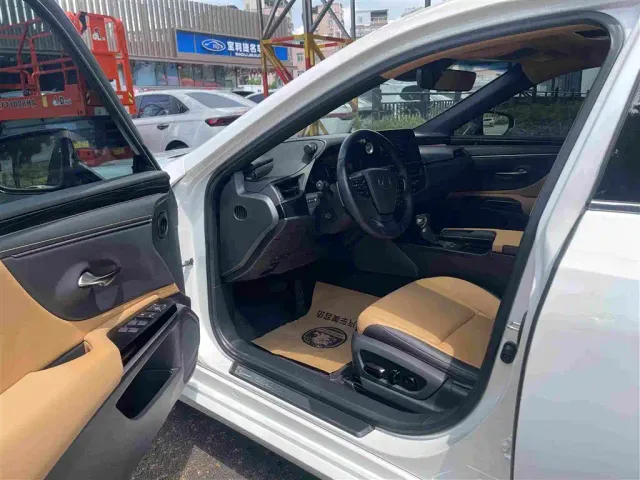 Lexus ES — Фото автомобиля 12