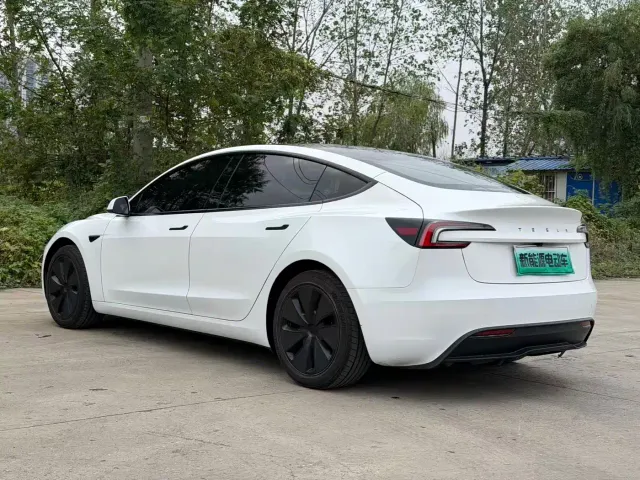 Tesla Model 3 — Фото автомобиля 7