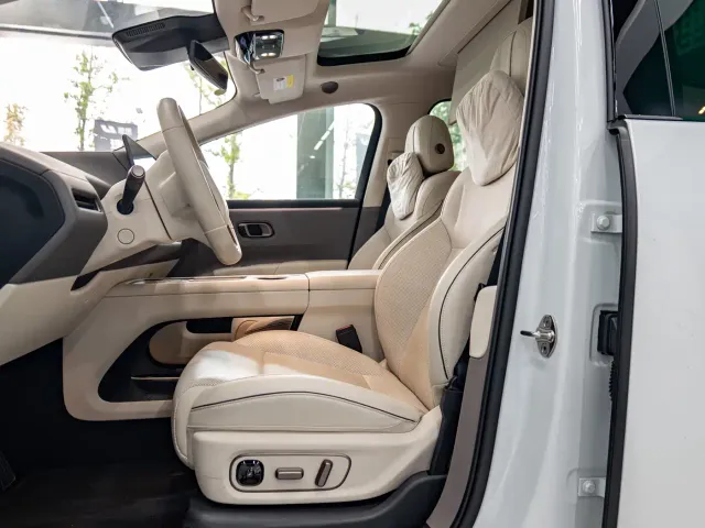 Li Auto i8 — Фото автомобиля 3