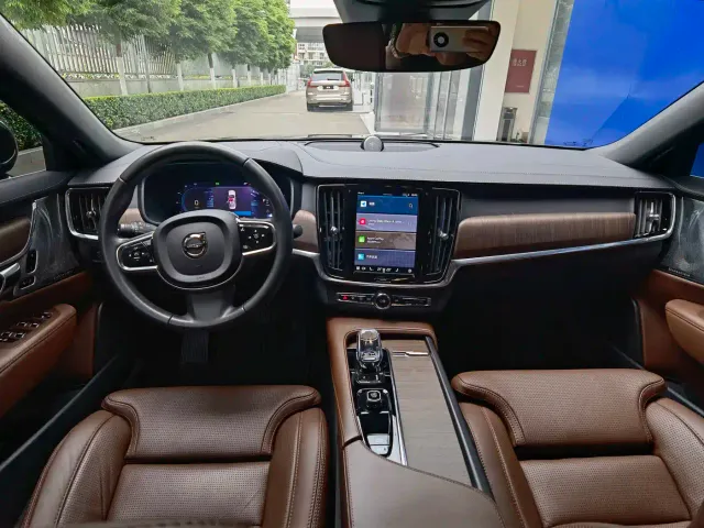Volvo S90 — Фото автомобиля 10