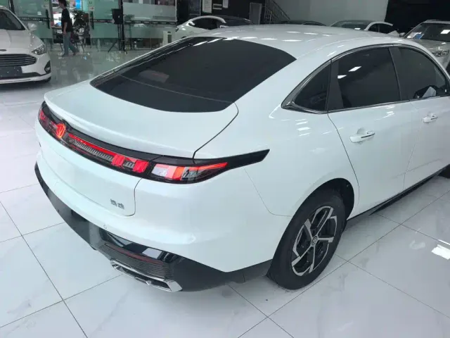 Changan Eado — Фото автомобиля 7