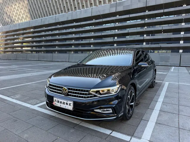 Фотография автомобиля — Volkswagen Magotan