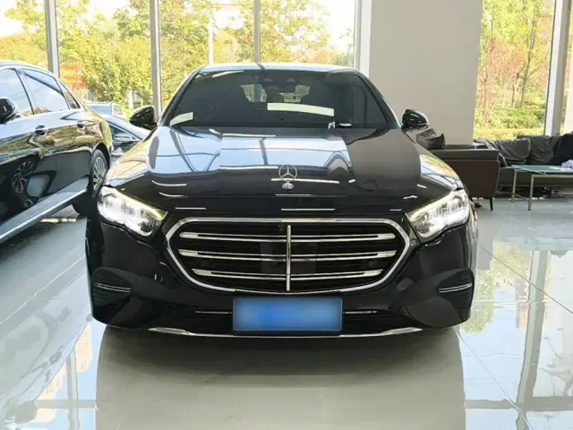 Mercedes-Benz E-Class — Фото автомобиля 2