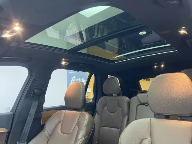 Volvo XC90 — Фото автомобиля 15