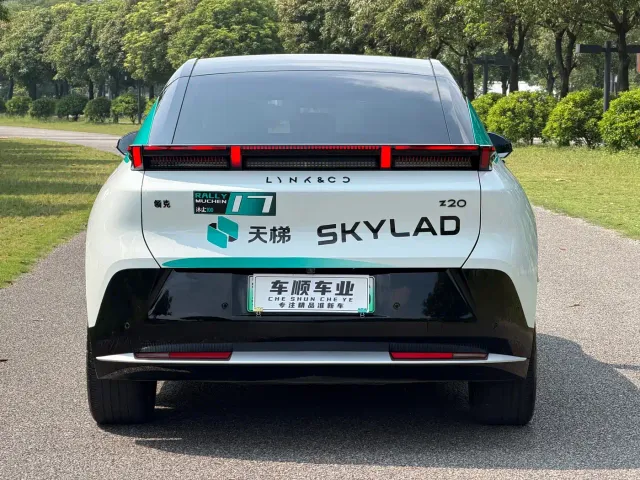Lynk & Co Z20 — Фото автомобиля 7