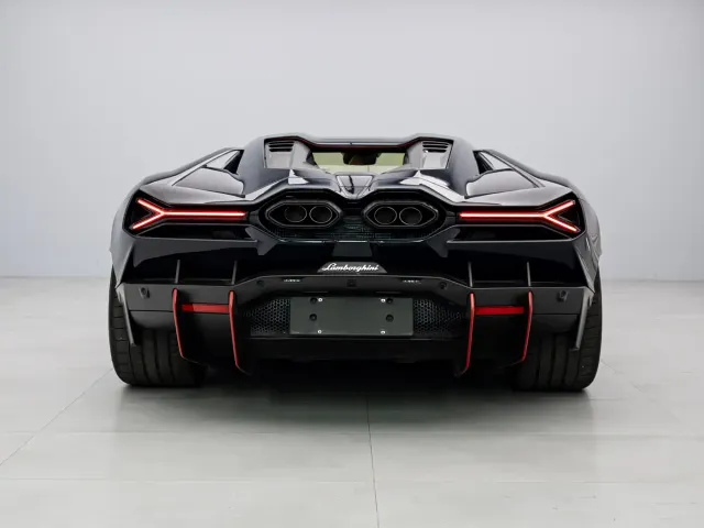Lamborghini Revuelto — Фото автомобиля 13