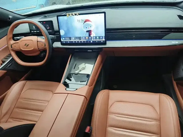 Dongfeng Yipai eπ007 2024 Extended Range 200Air — Фото автомобиля 12