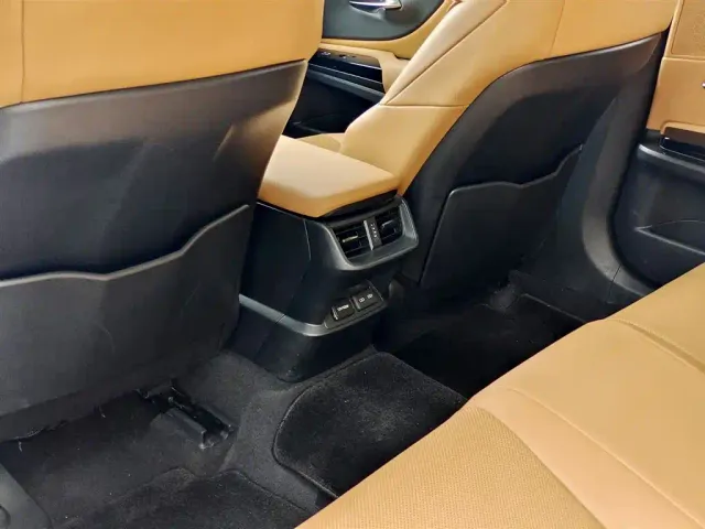 Lexus ES — Фото автомобиля 10