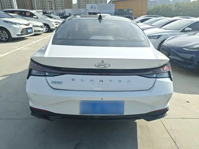 Hyundai Elantra — Фото автомобиля 5