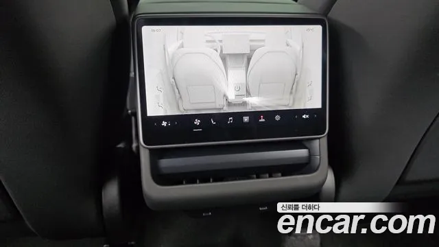 Tesla Model Y — Фото автомобиля 25