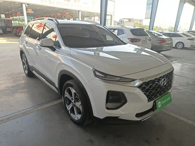 Hyundai Santa Fe — Фото автомобиля 3
